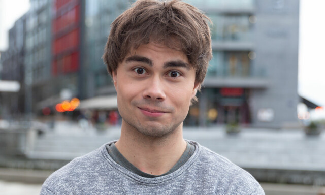 Alexander Rybak: - Julie har blitt verdensmester i SMS
